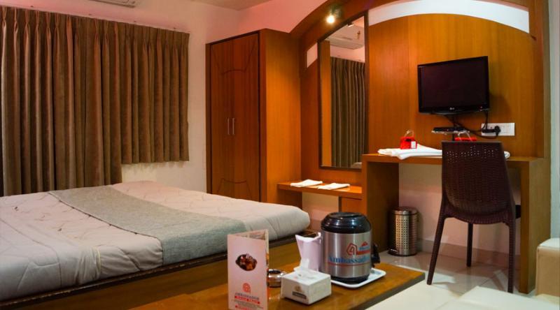 The Ambassador Hotel Vadodara Bagian luar foto