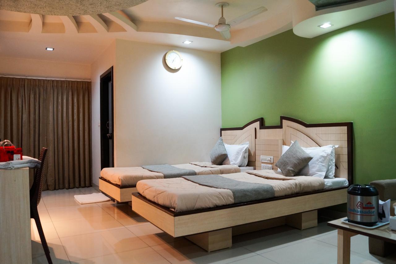 The Ambassador Hotel Vadodara Bagian luar foto