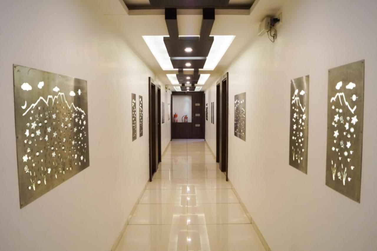 The Ambassador Hotel Vadodara Bagian luar foto